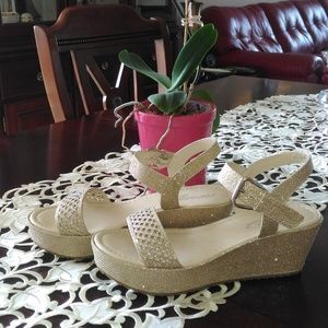 Fun, sparkly gold sandals!